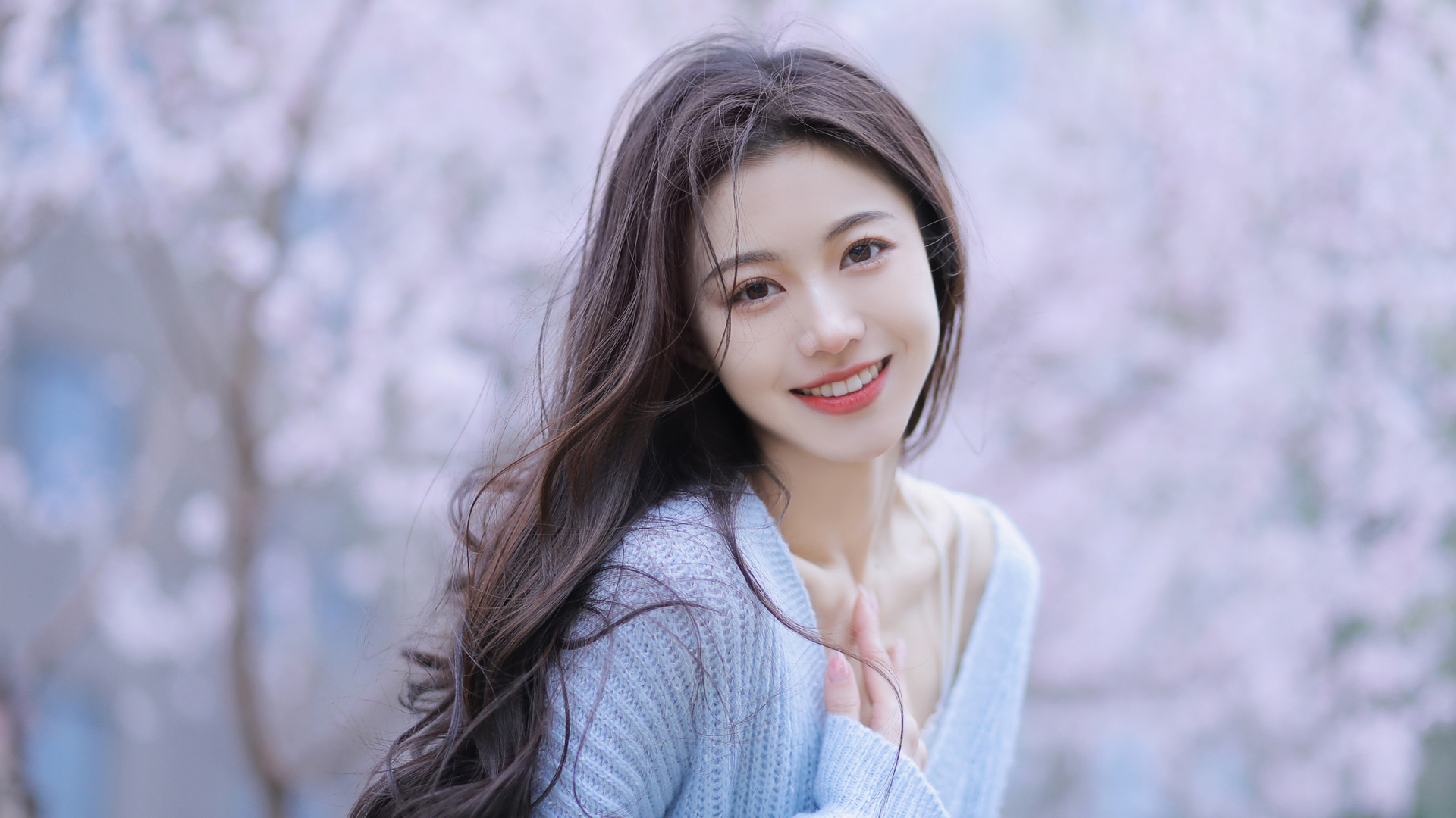 ['长发 清纯甜美 美女 4K高清 蓝色毛衣 壁纸']