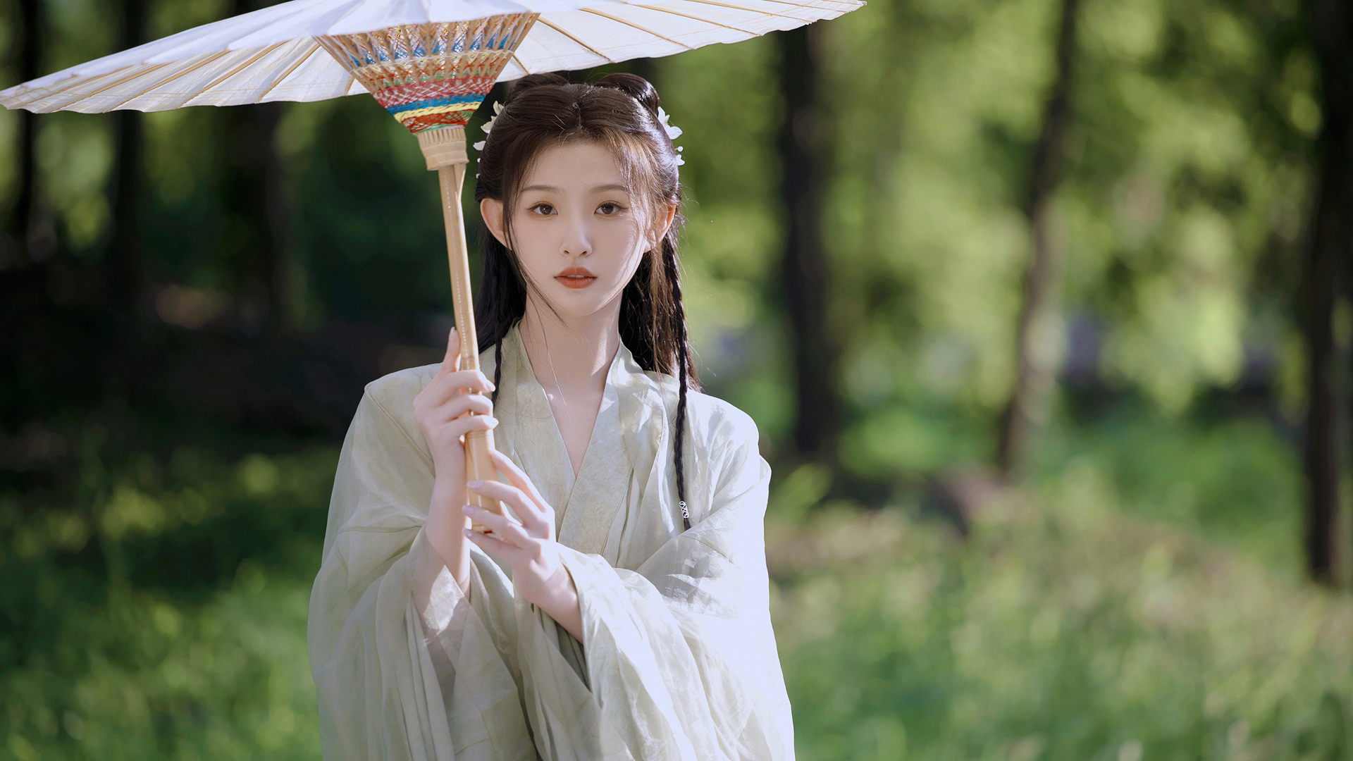 ['古风美女 油纸伞 树林 护眼壁纸 唯美高清']