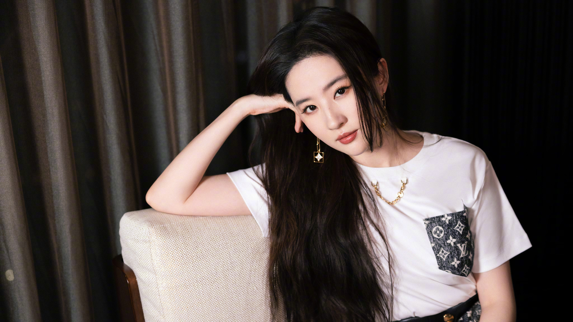 ['刘亦菲 白色衣服 长卷发 高清 壁纸']