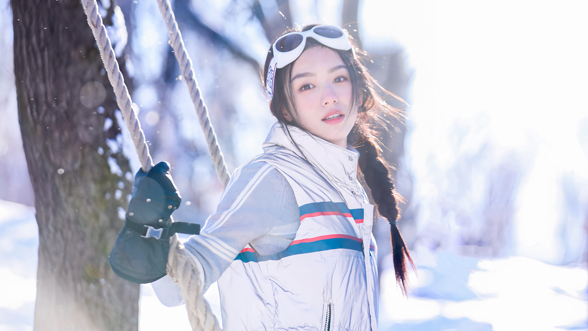 ['周也 冬日 美女 高清壁纸']