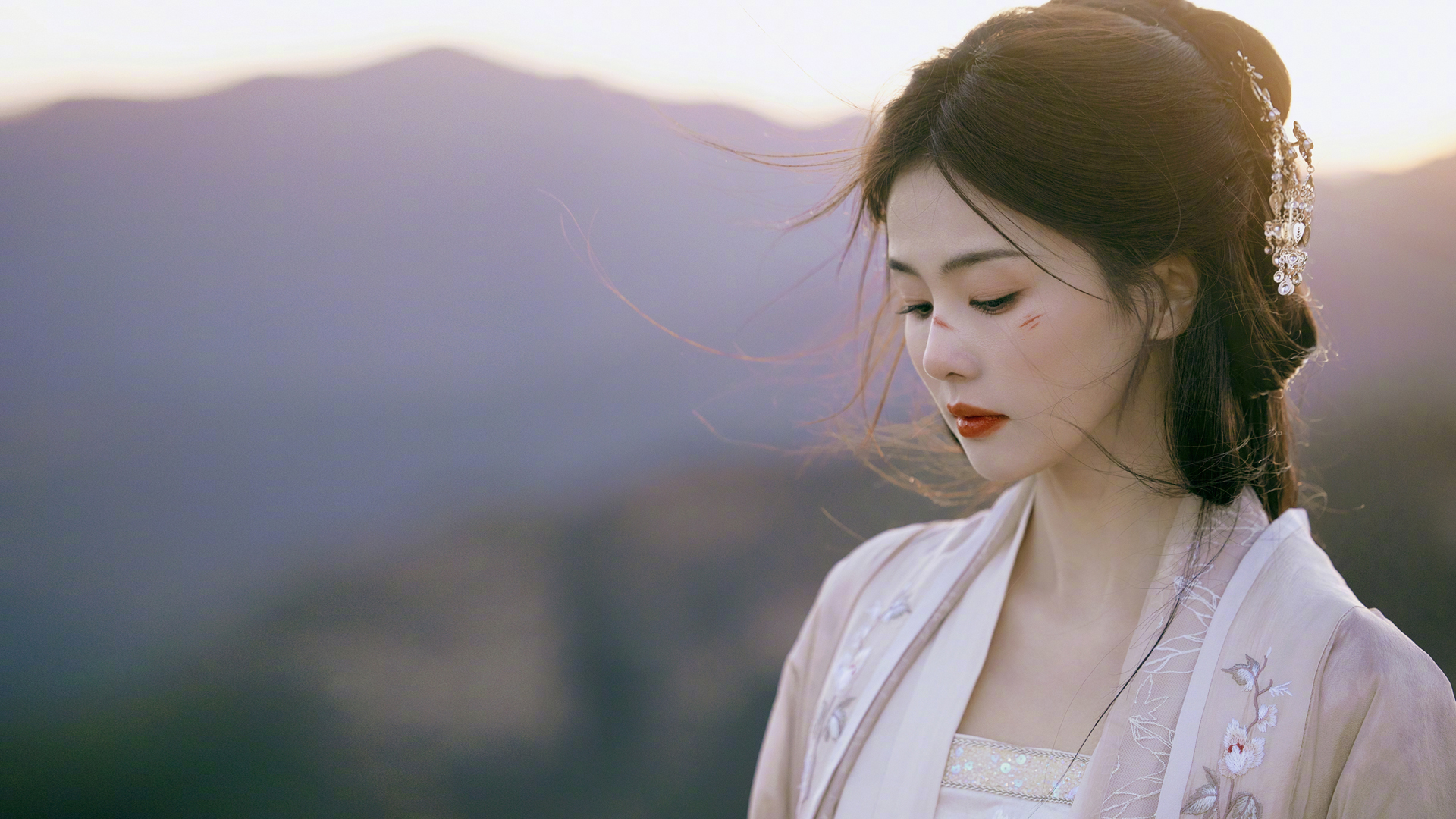 ['白鹿 唯美观装 高清电脑壁纸']