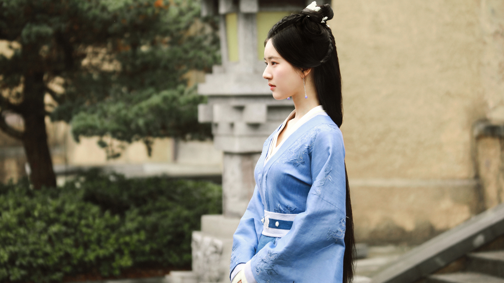 ['赵露思 侧脸 蓝色古装服 仙侠壁纸 高清下载']