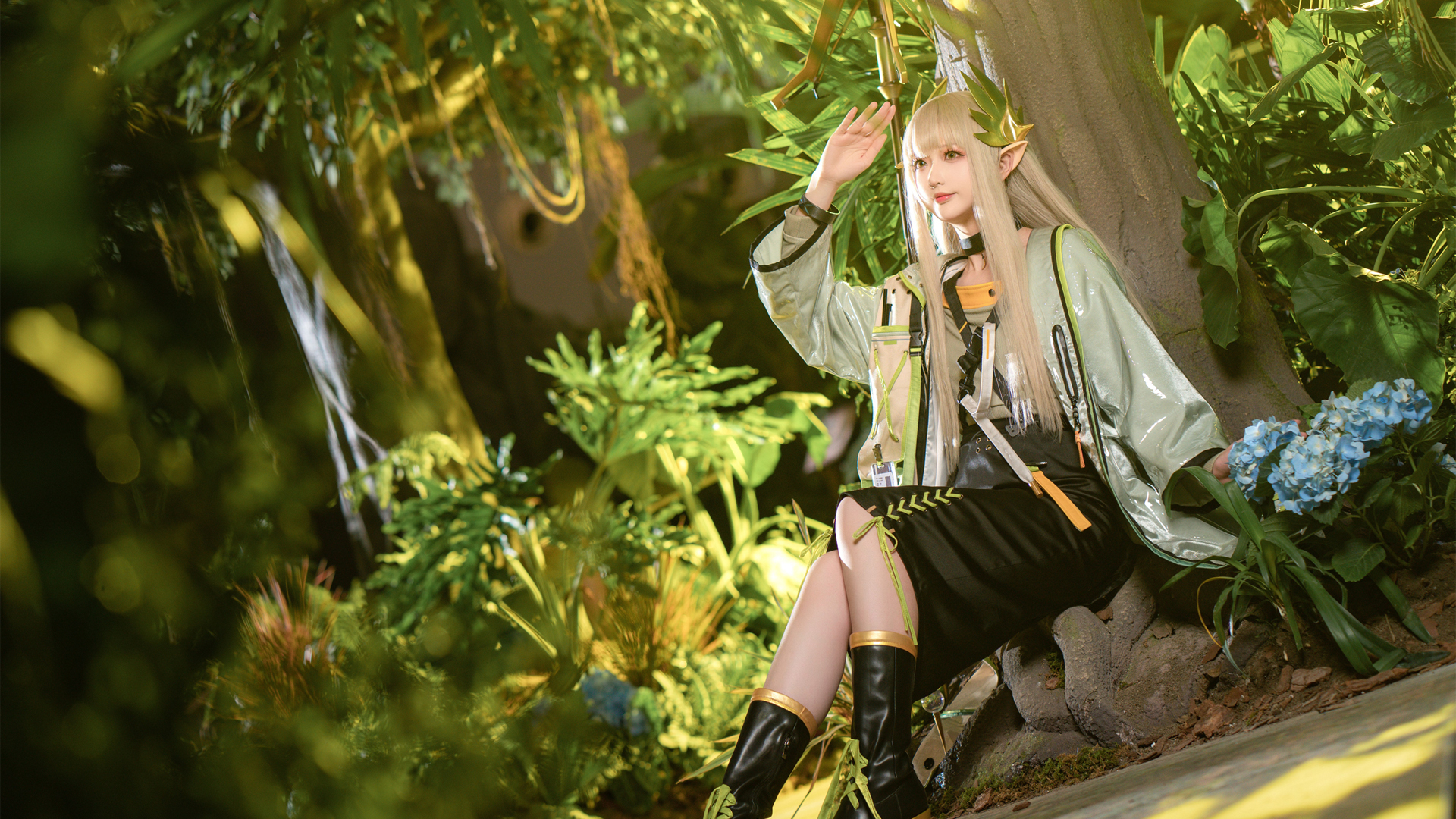 ['cosplay兽耳美女 黑色裙子 树 森系高清桌面壁纸']