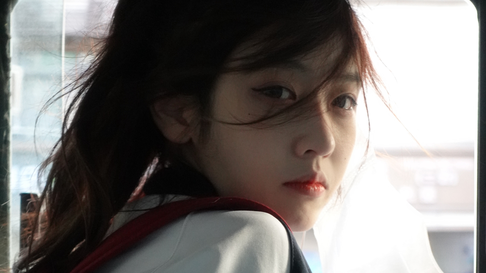 ['佘颖欣 蛇姐 手机壁纸 高清壁纸 抖音美女 校服侧脸']