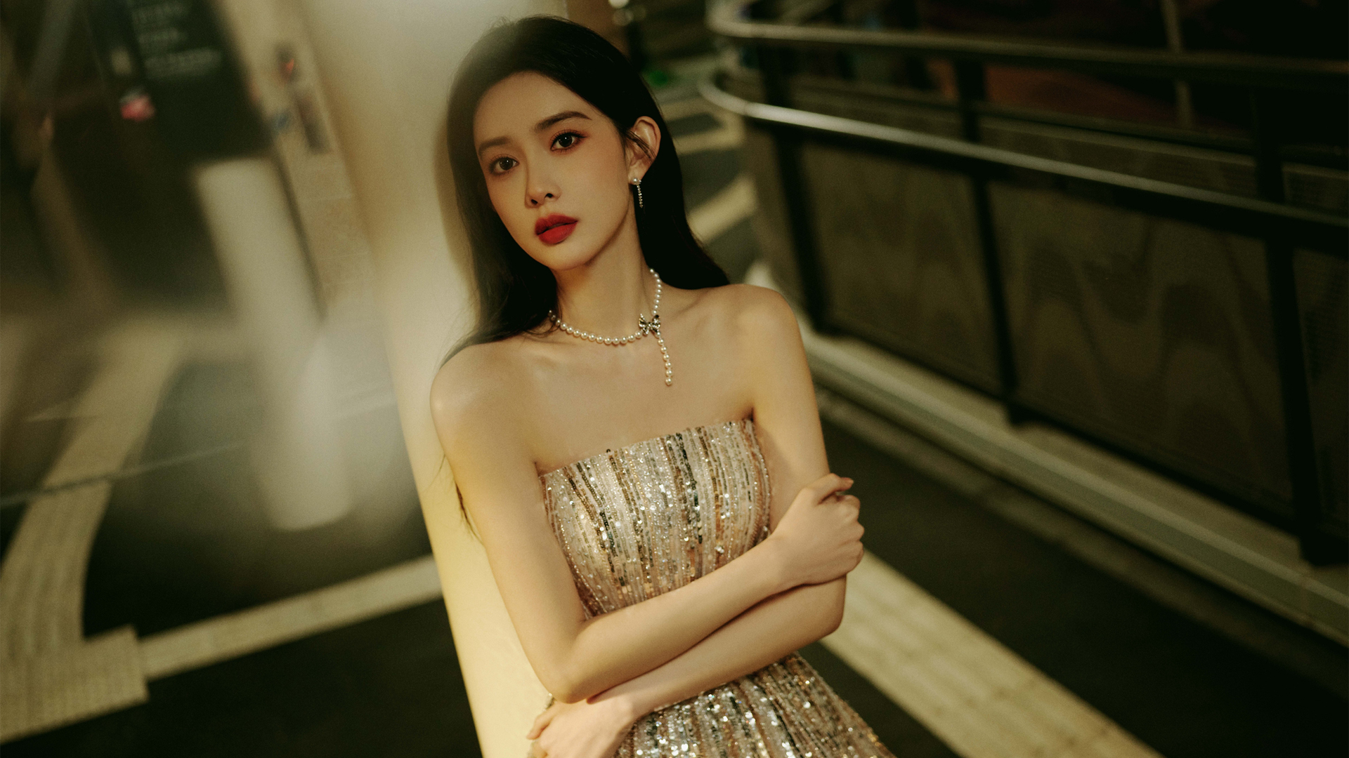 ['孟子义跨年晚会惊艳造型合集 粉色礼服红裙颜值在线 美女壁纸推荐', '孟子义跨年晚会惊艳造型合集 粉色礼服红裙颜值在线 美女壁纸推荐']