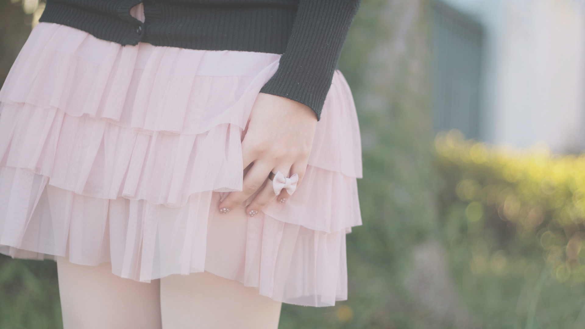 ['唯美女孩手部 清新意境 桌面壁纸高清图片']