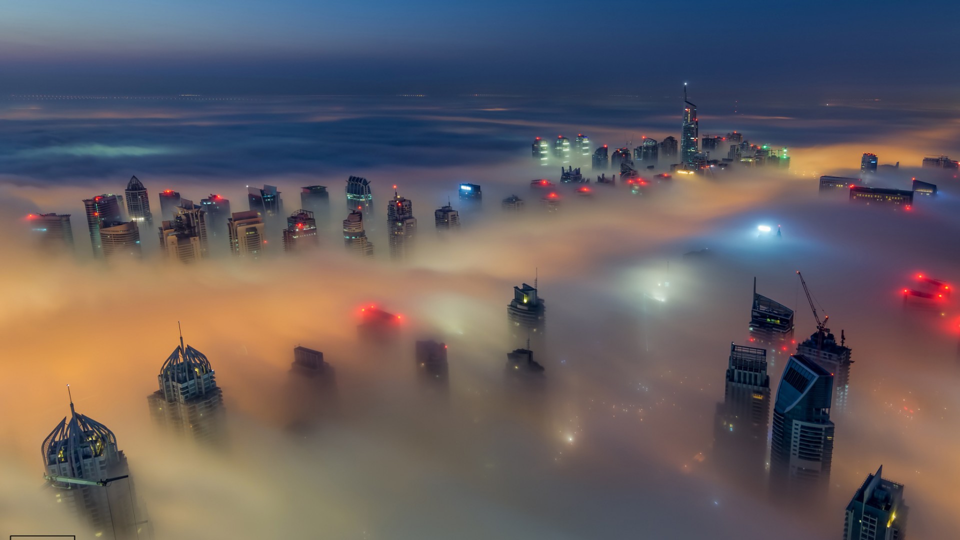 ['迪拜 雾景 高清风景壁纸 天空之城 摩天大楼']