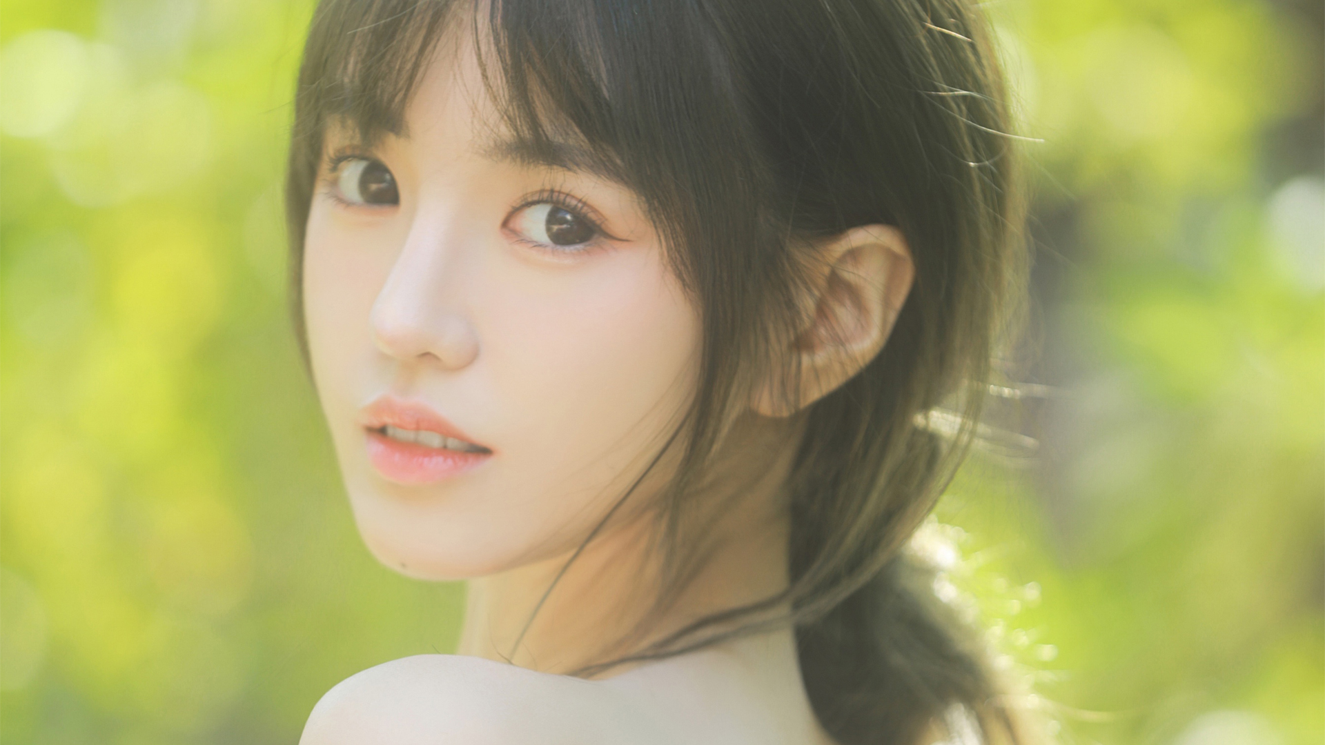 ['护眼高清清纯美女回头壁纸']