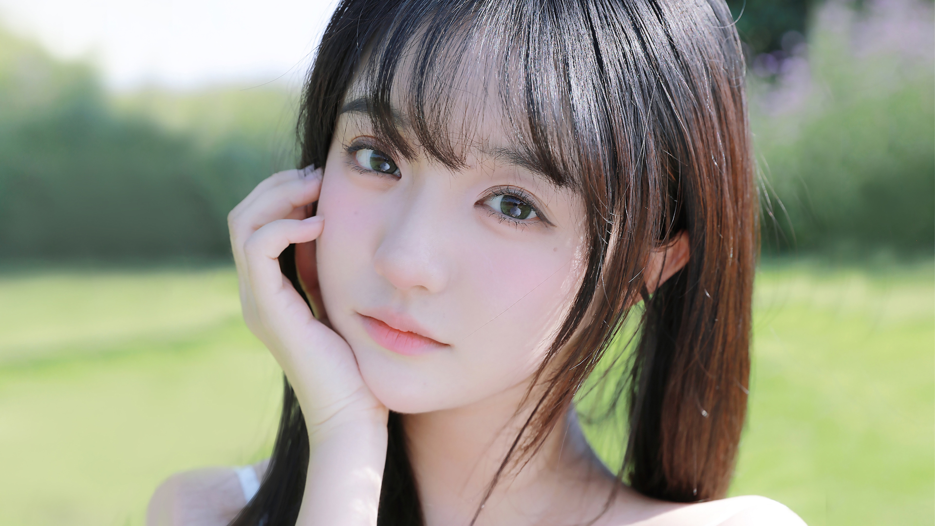 ['小陆离 4K高清手机壁纸 甜美可爱托腮美女壁纸']