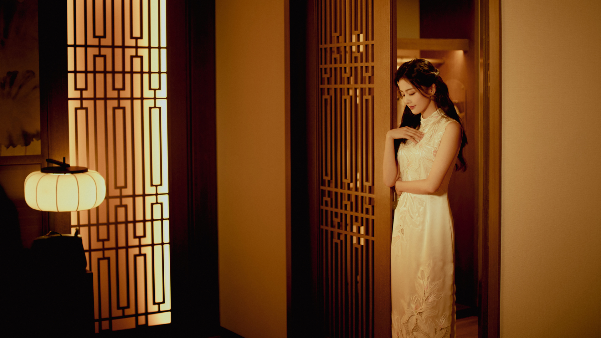 ['白鹿旗袍唯美古风写真壁纸 高清东方美女摄影']