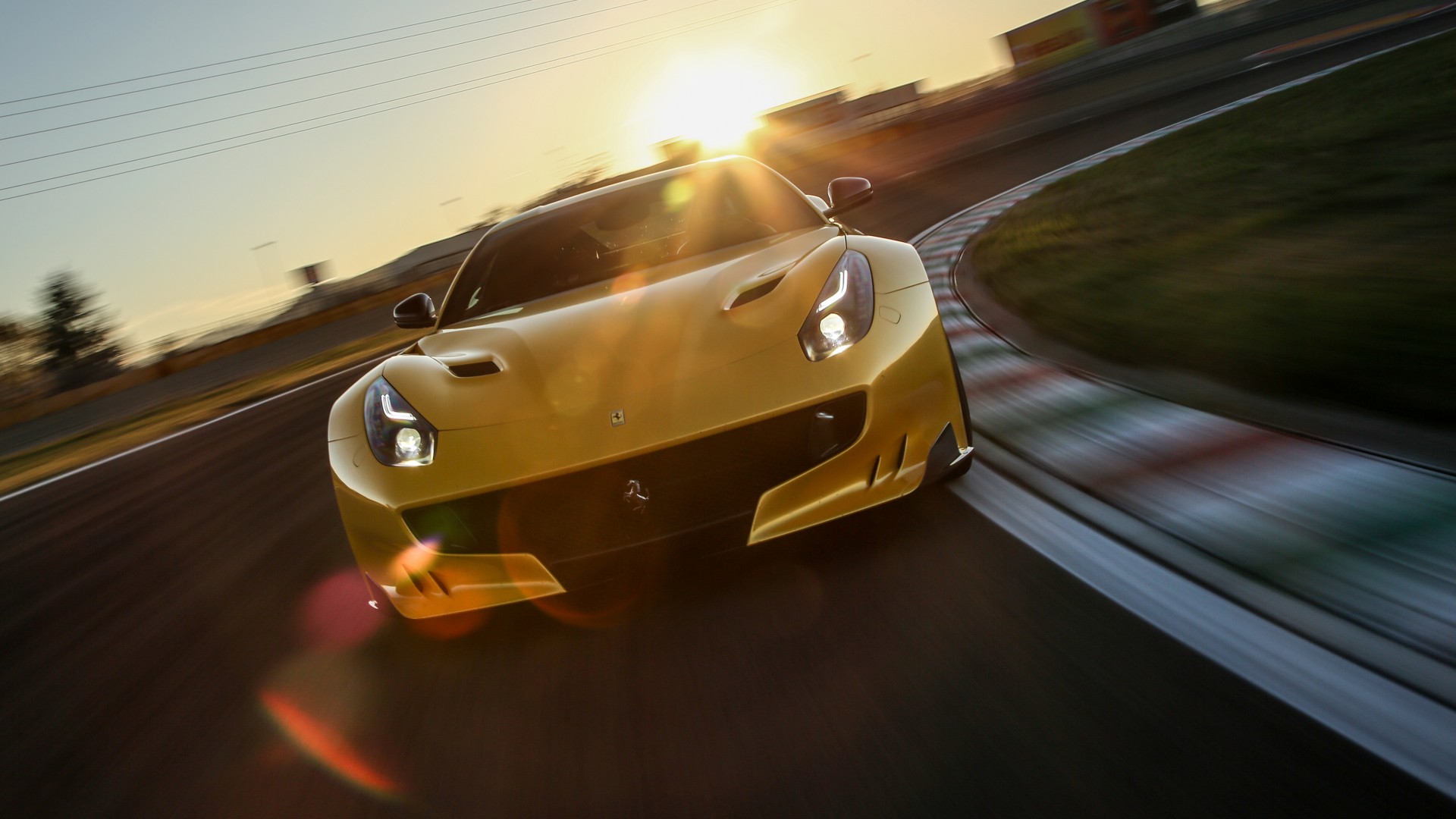 ['法拉利F12 TDF 自然吸气V12引擎 赛道版超级跑车 限量799台 黄色碳纤维外观']