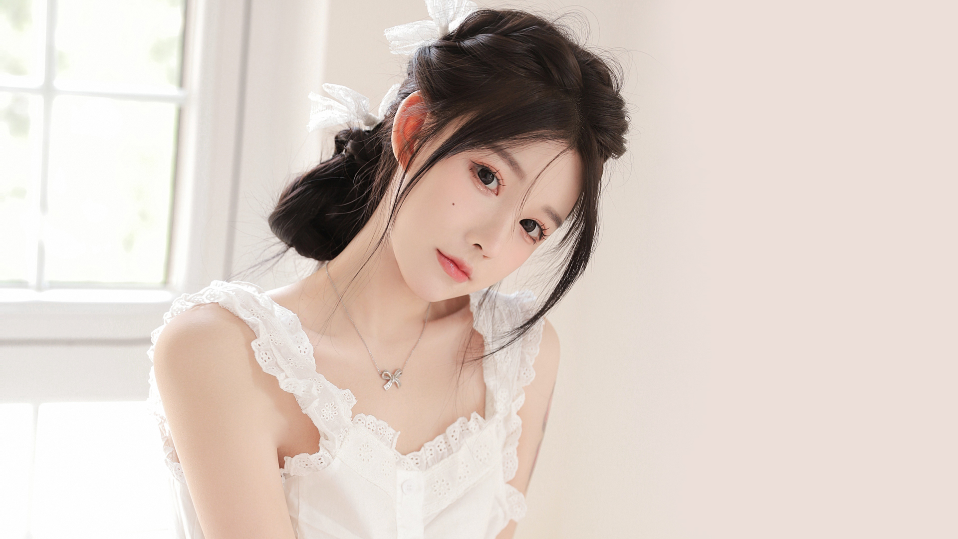 ['居家 清纯 可爱 白色衣服 养眼 高清美女壁纸']