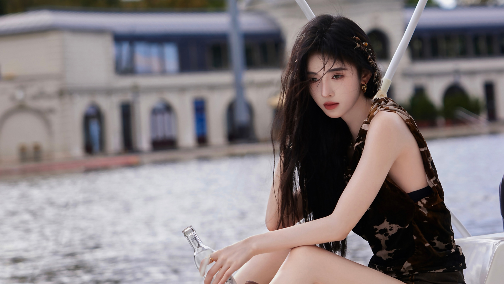 ['鞠婧祎 侧脸 长发美女 高清桌面壁纸 4K古风壁纸']