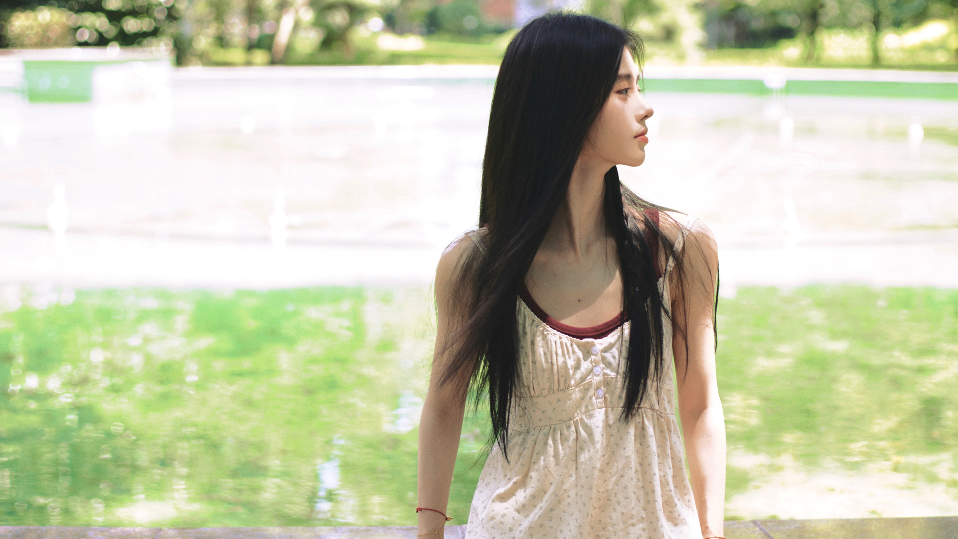['鞠婧祎 花园 清新 美女 壁纸']