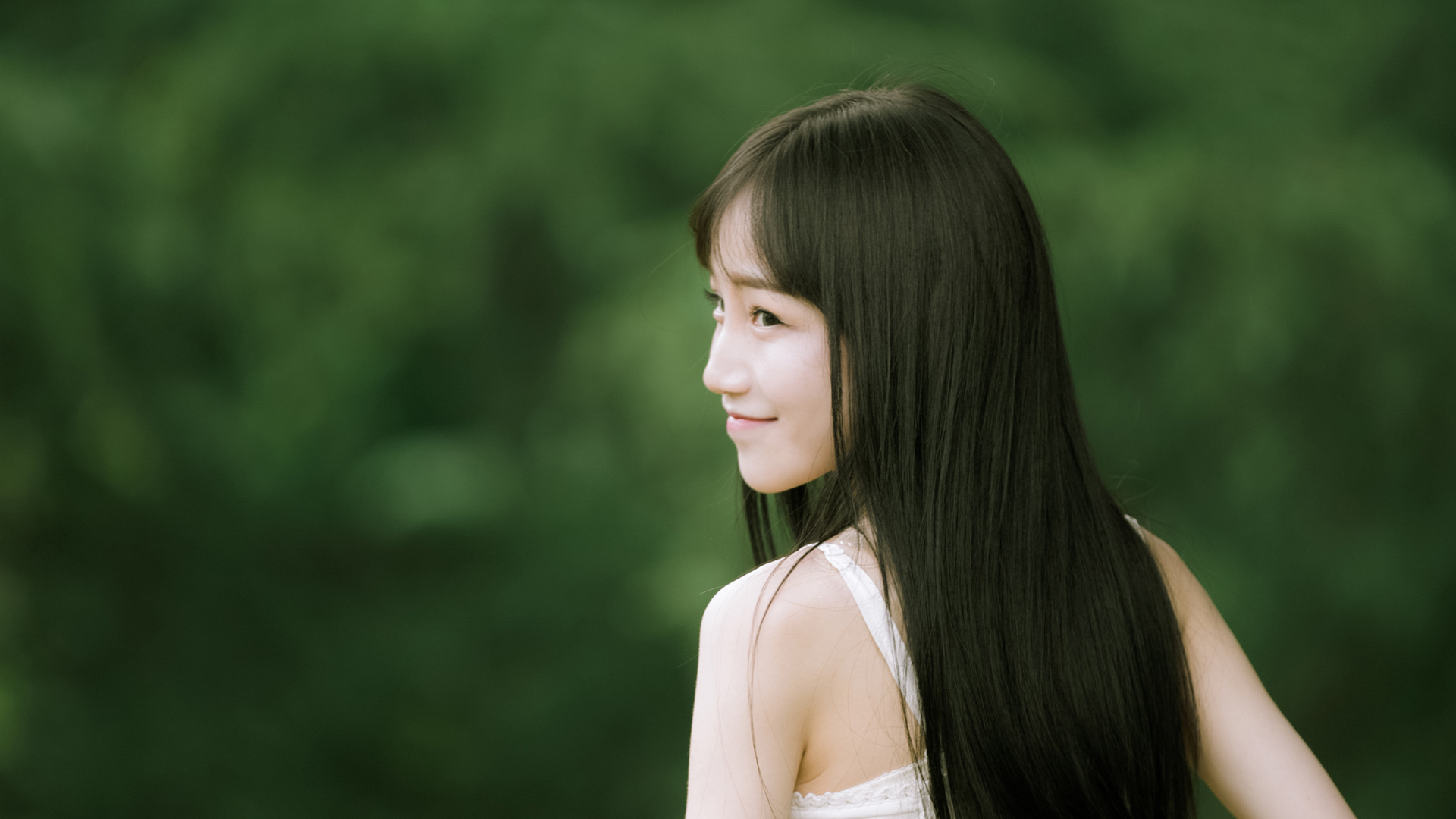 ['浅浅微笑 清纯美女 桌面壁纸 高清4K 唯美风 甜美笑容']