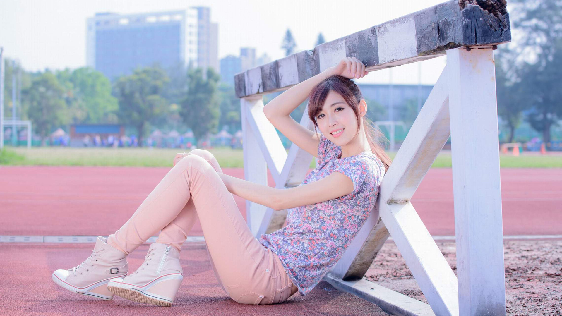 ['Kila晶晶 廖挺伶 小清新唯美长裙外拍写真 台大校园清纯美女桌面壁纸']