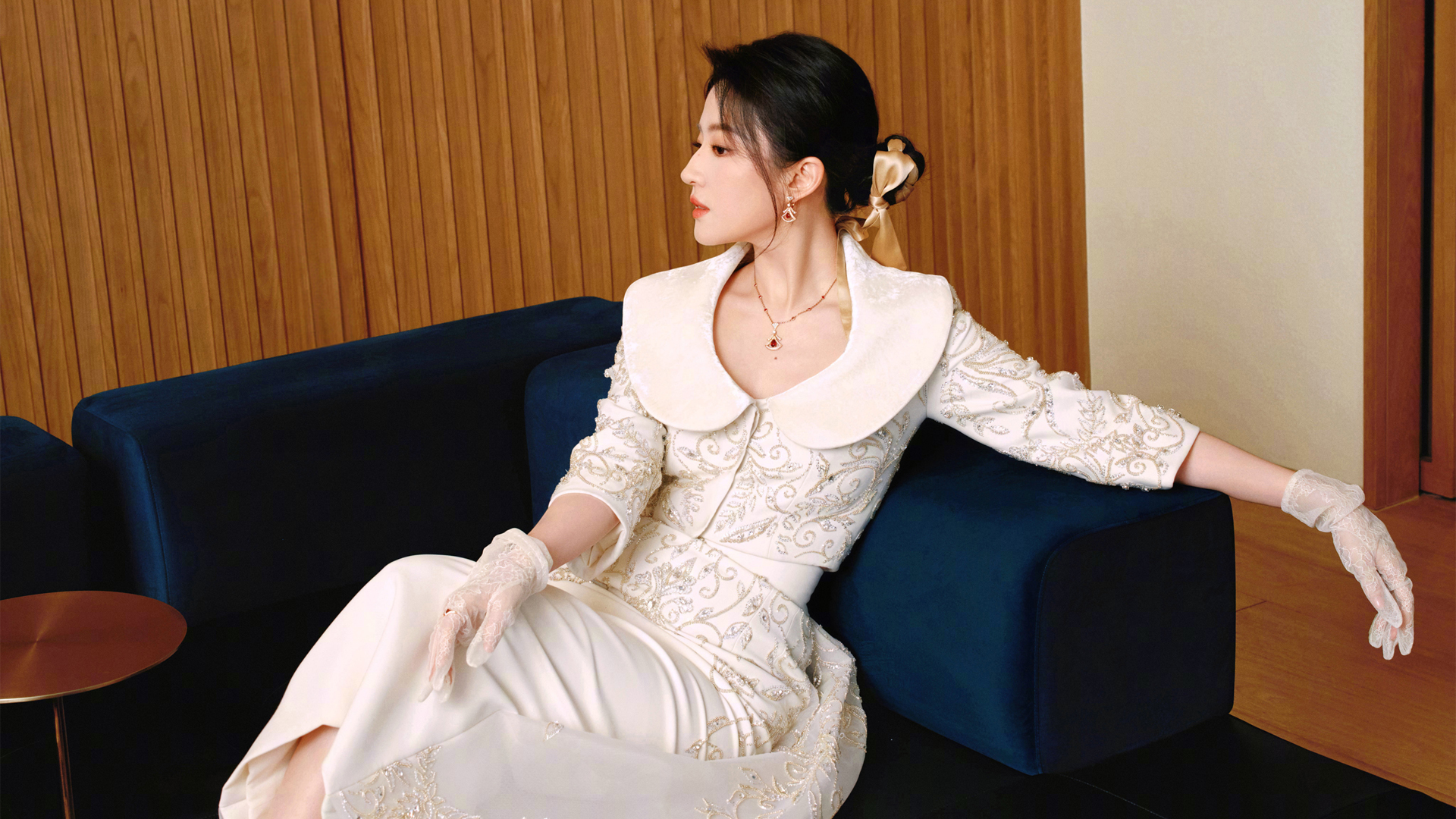 ['刘亦菲 白色长裙 侧脸 壁纸 高清 优雅美女']