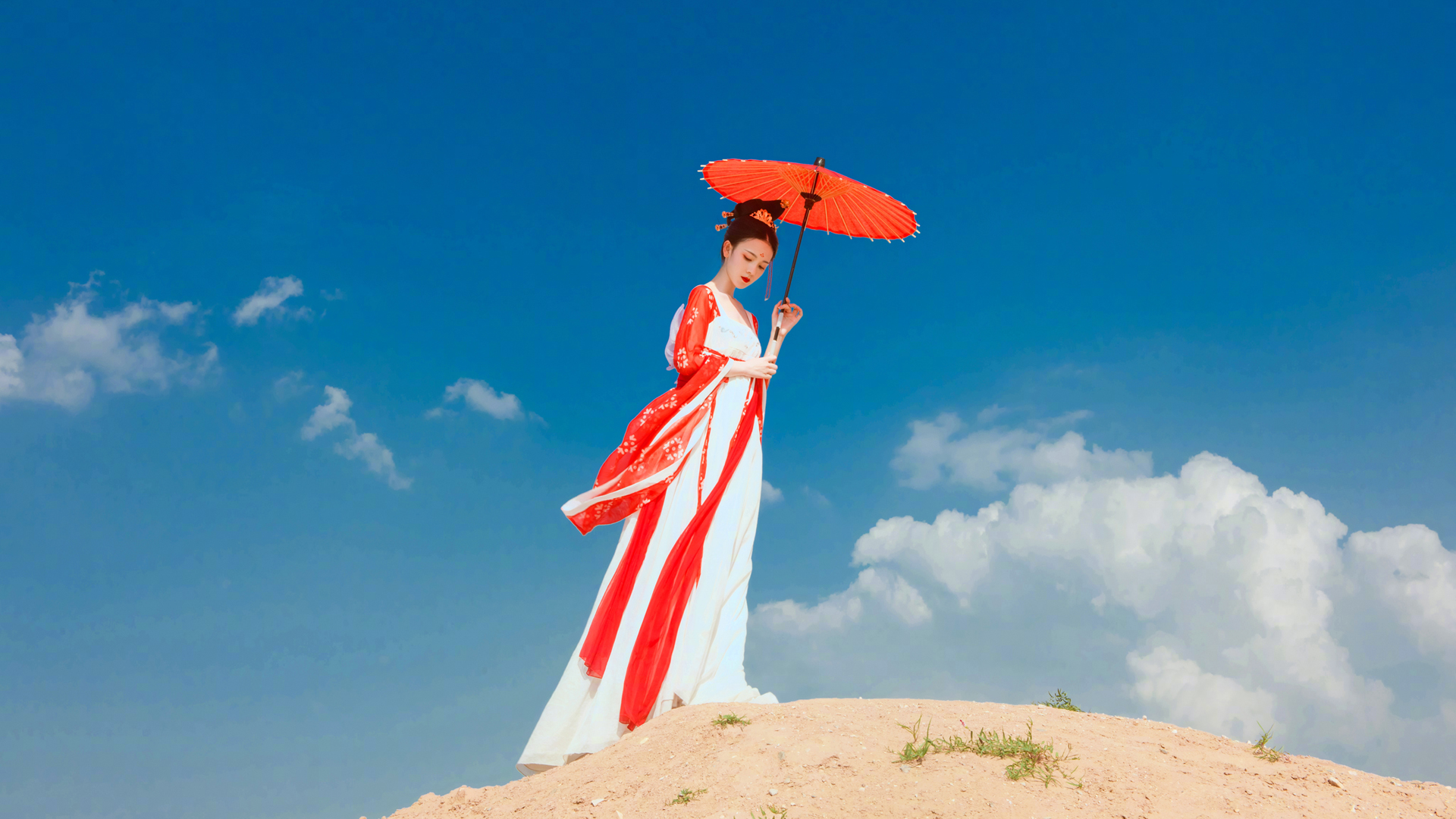 ['陈瑶古风美女 4K高清红色油纸伞壁纸']