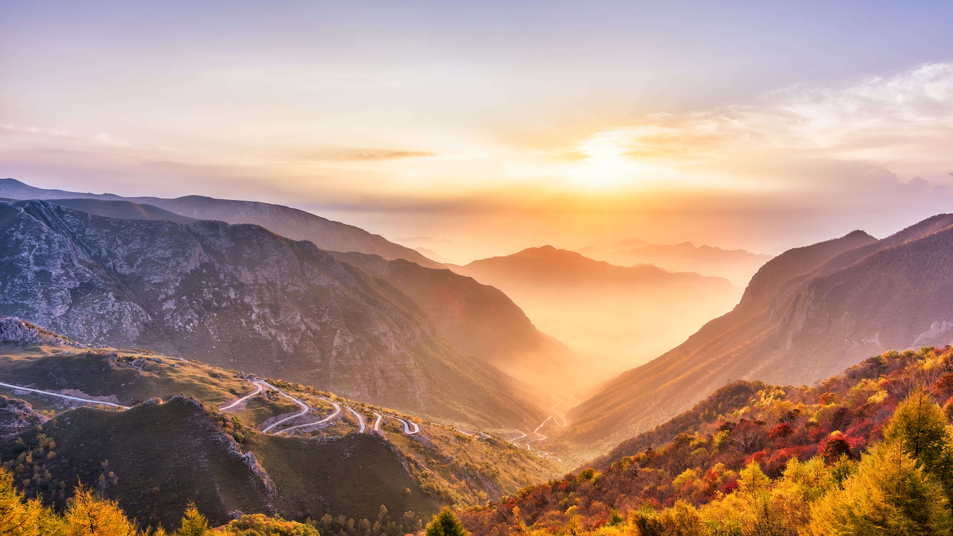 ['秋天 山 树 日出 风景 高清 电脑 壁纸']