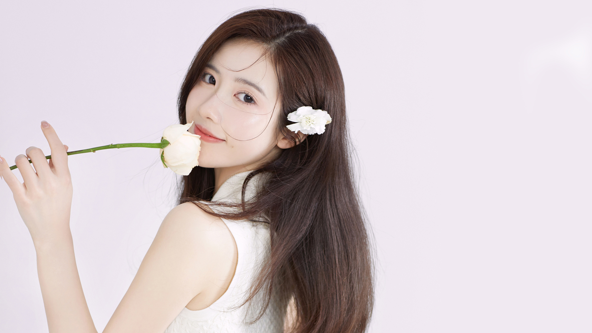 ['清新 干净 鲜花 回眸 4K美女壁纸']