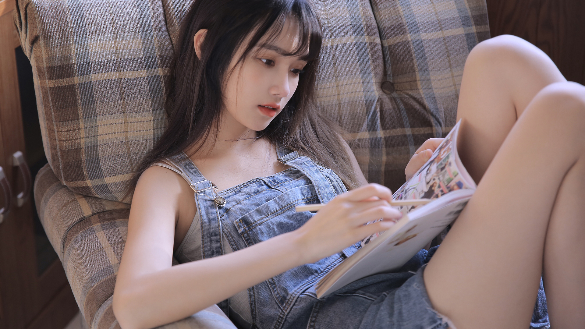['背带牛仔裤 宋昕冉 4K高清壁纸 美女 手机电脑壁纸']