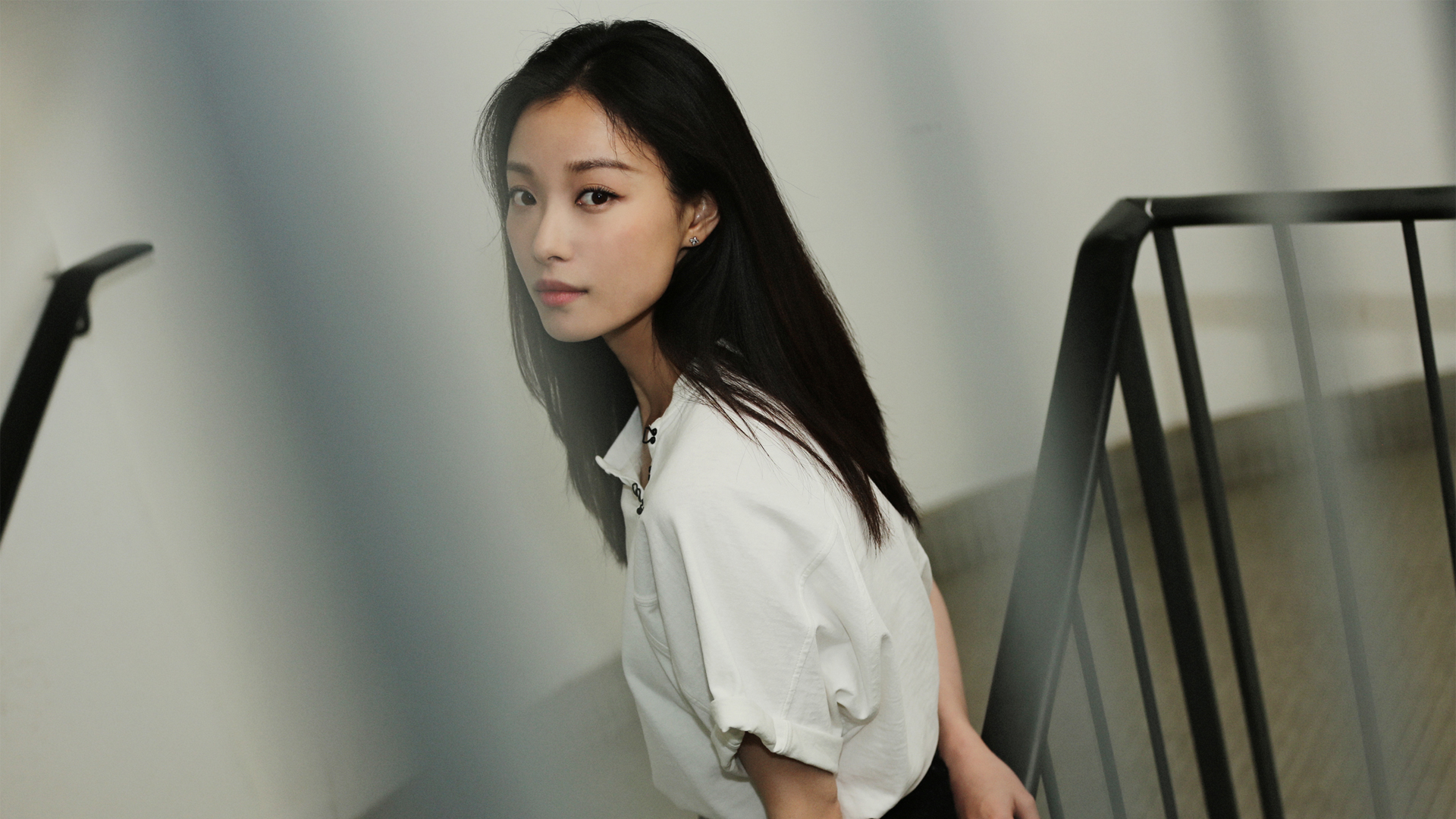['倪妮 清纯 白色衬衫 高清美女壁纸 写真手机壁纸']