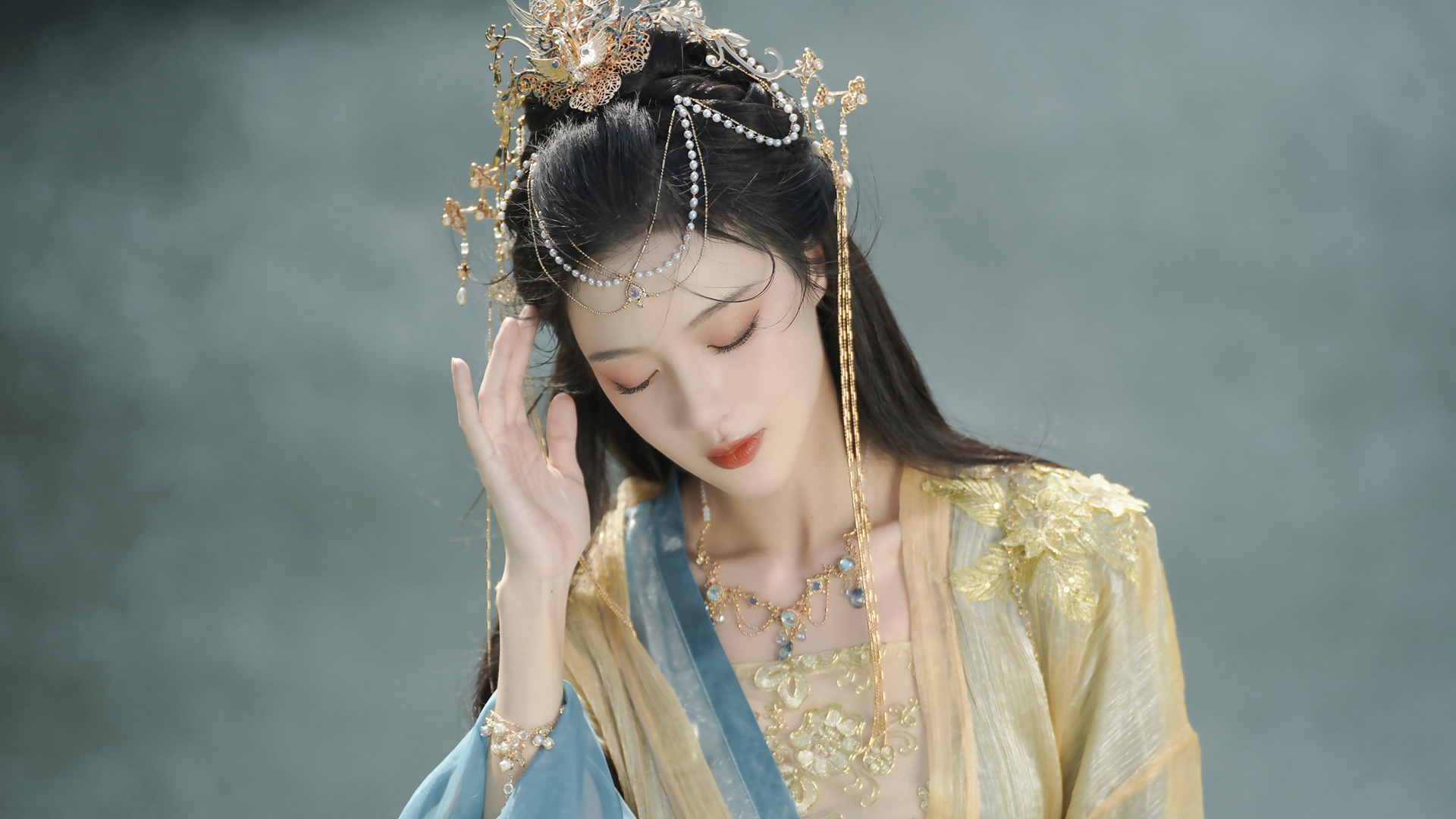 ['古风 美女 古装 闭眼 电脑 壁纸']