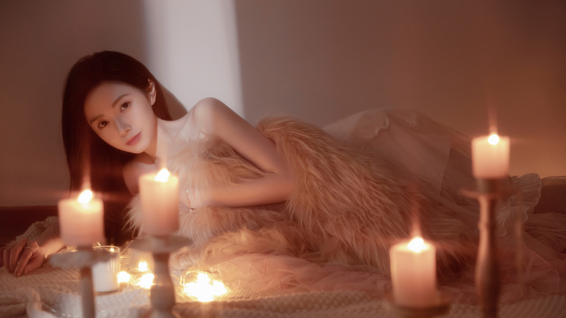 ['居家 清纯美女 烛光 唯美养眼 壁纸']