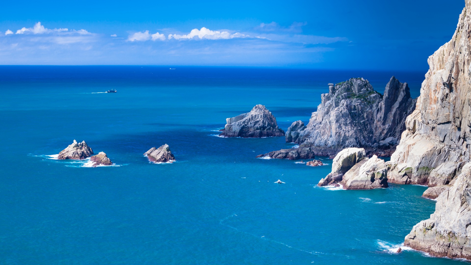 ['天空 海 船 岩石 高清风景壁纸']