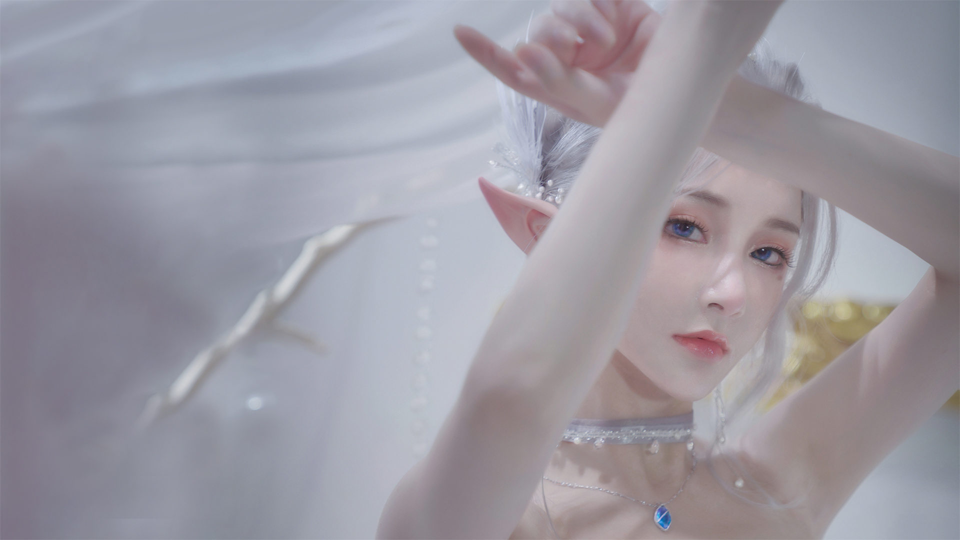 ['动漫精灵 尖耳朵 蓝眼睛 唯美高清 4K壁纸']