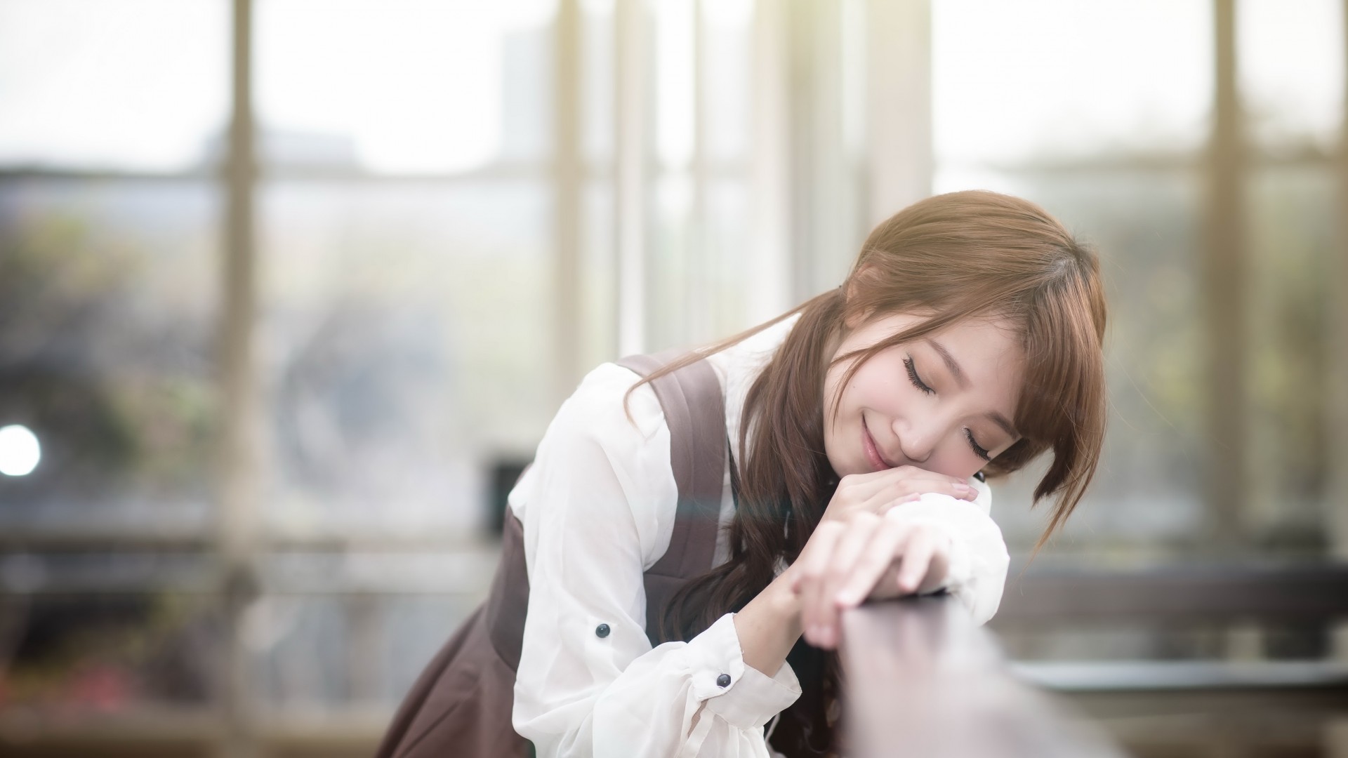 ['闭眼美女 壁纸 清新 唯美 心情 女生头像 电脑桌面']