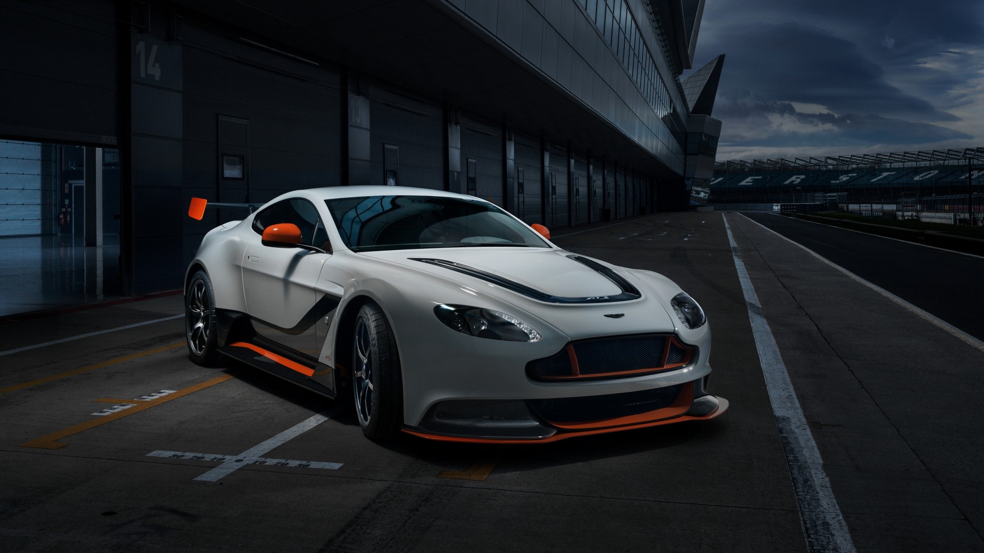 ['2015款 阿斯顿马丁 V12 Vantage GT3 写真壁纸']