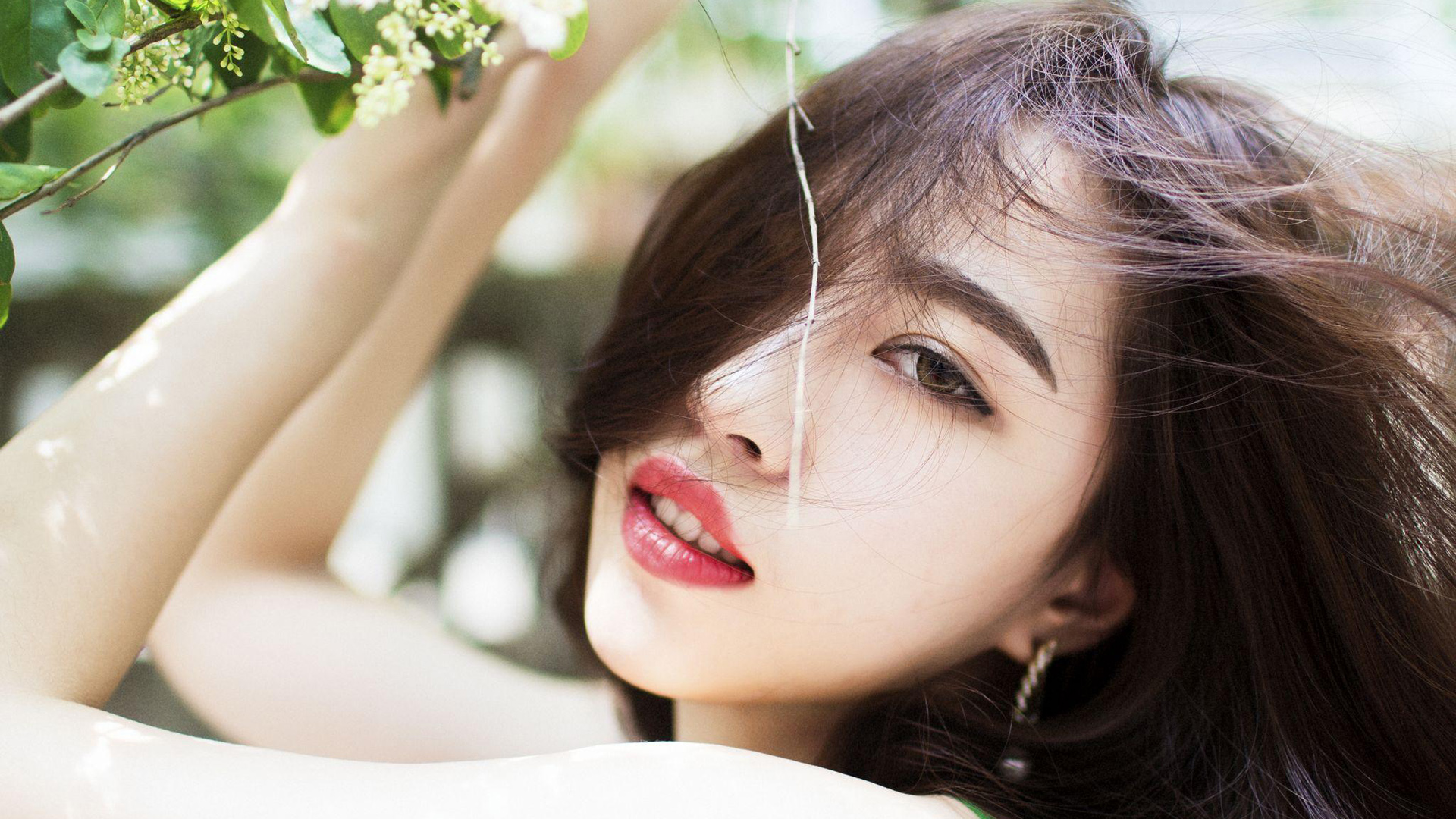['青春 妩媚 成熟 美女 写真 壁纸']