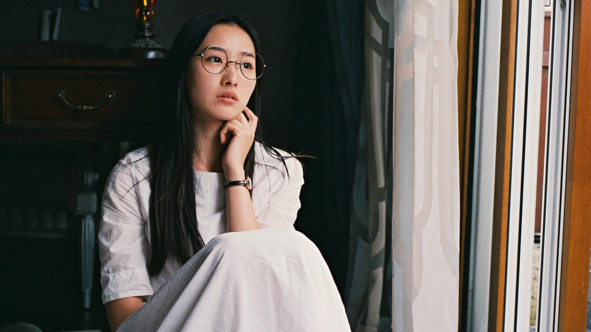 ['养眼气质文艺美女唯美写真桌面壁纸']