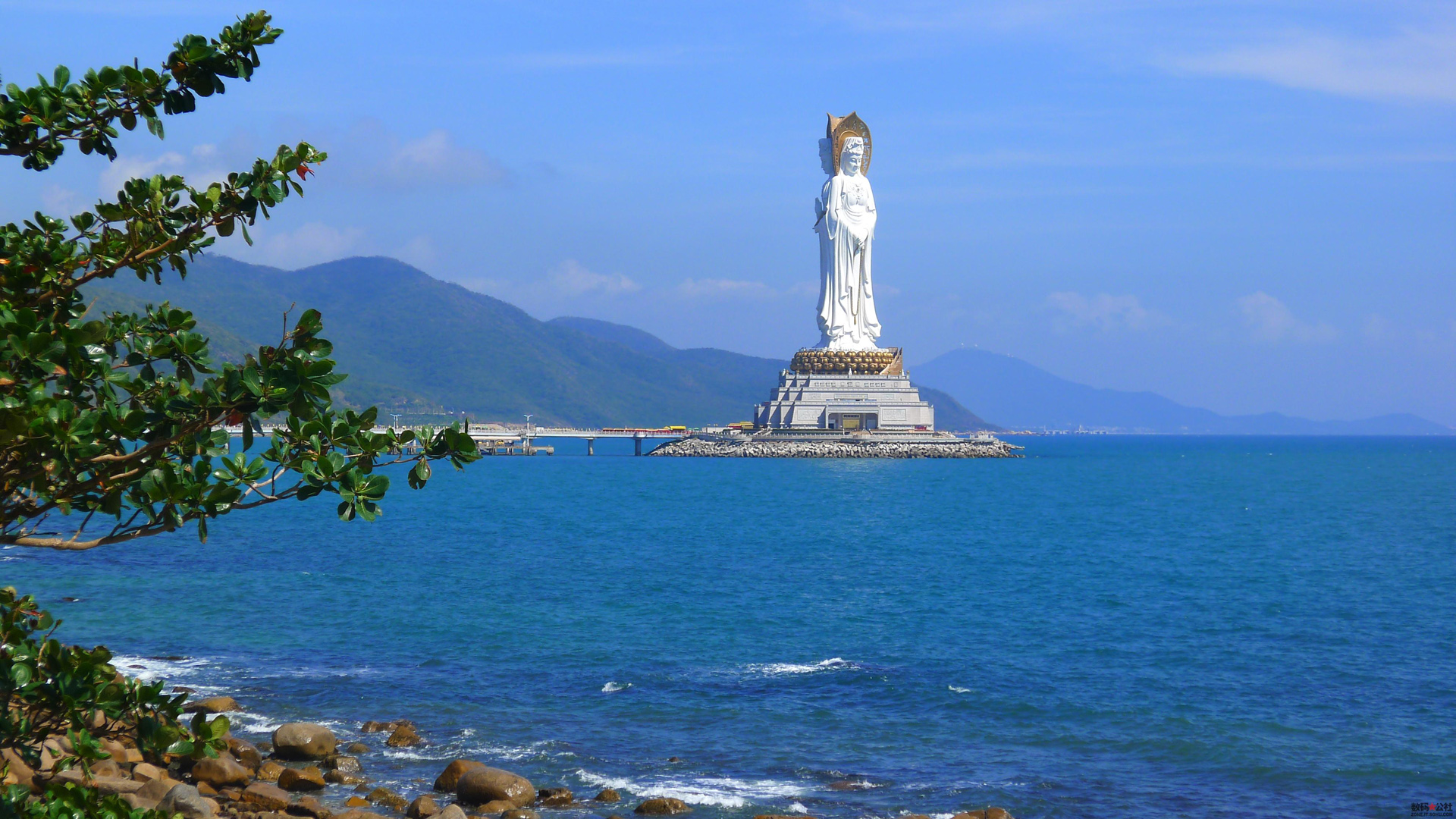 ['海南三亚 南山景区 三面观音 海上风光 高清壁纸']