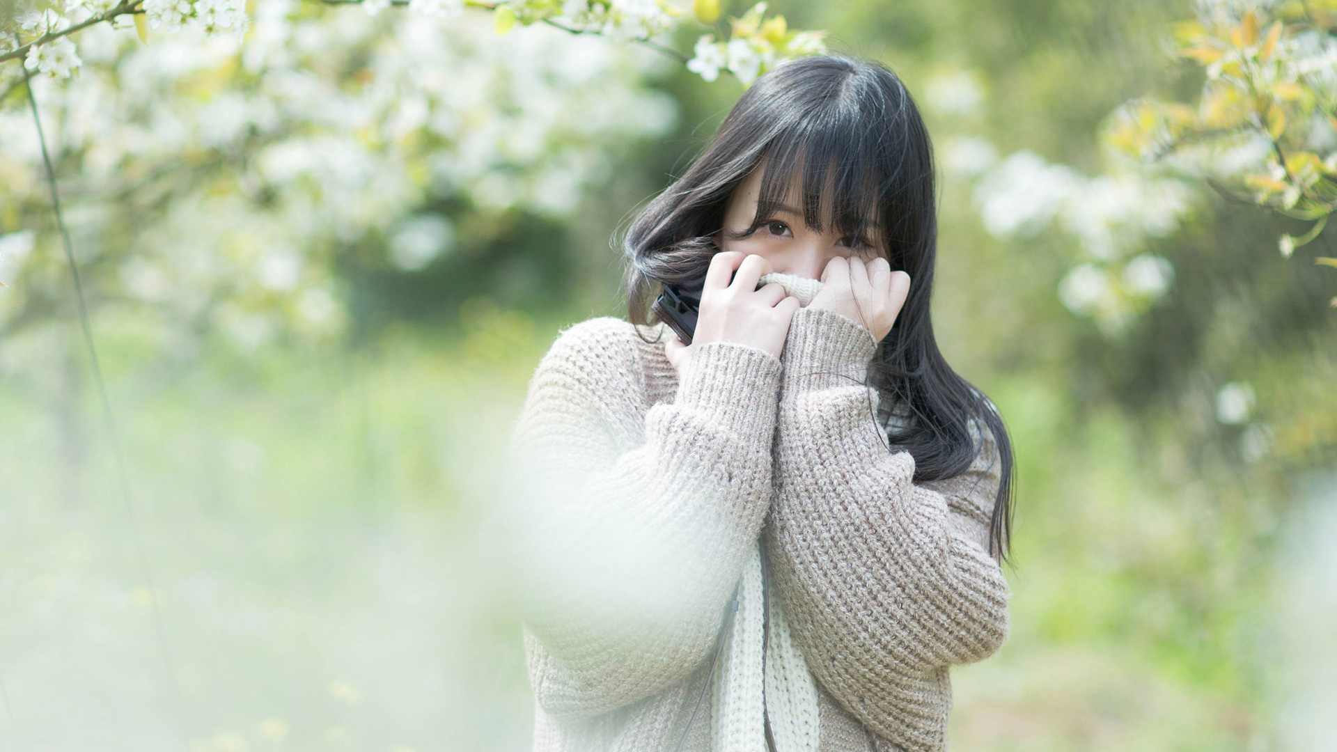 ['长发甜美美女花开花落高清桌面壁纸古风清纯写真']
