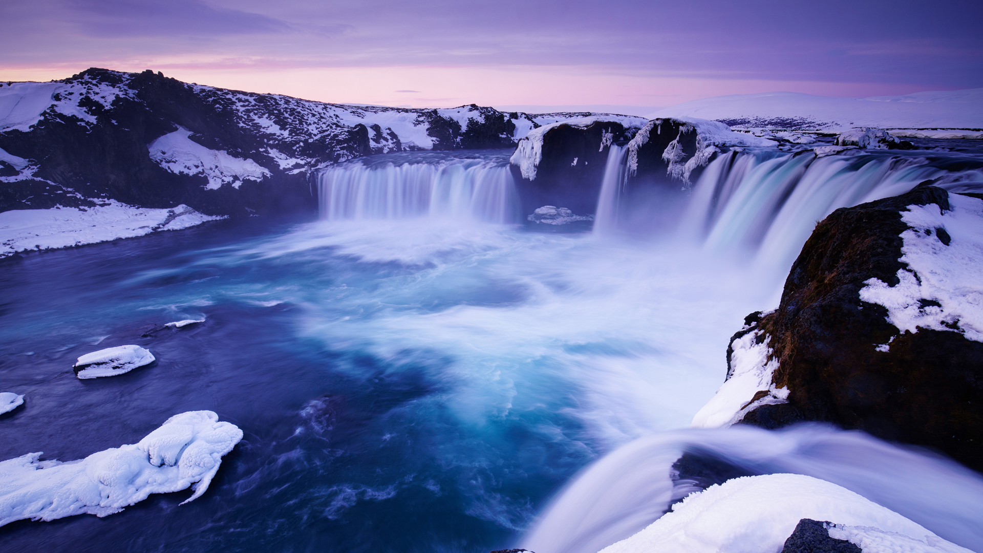 ['冰岛 Godafoss 瀑布 众神瀑布 高清壁纸 自然风光']