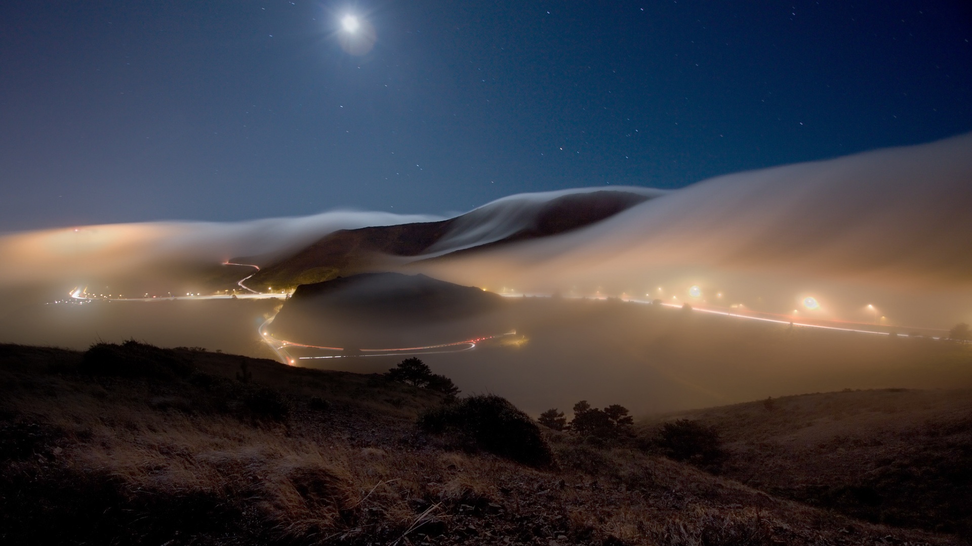 ['夜晚 月亮 星空 丘陵 风景 电脑壁纸']