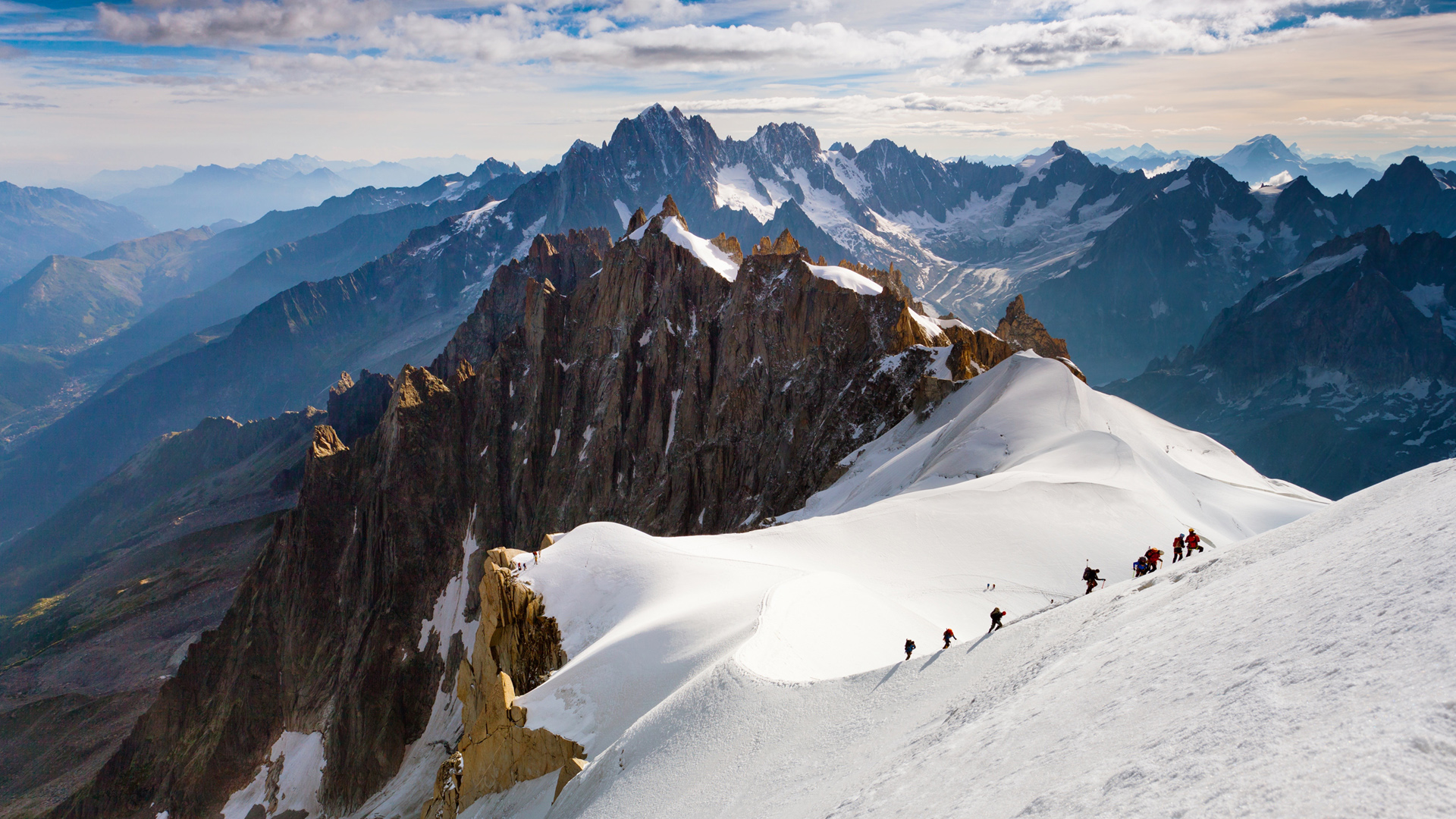 ['雪山 登山 风景 高清桌面壁纸 自然景观 冰雪奇观']