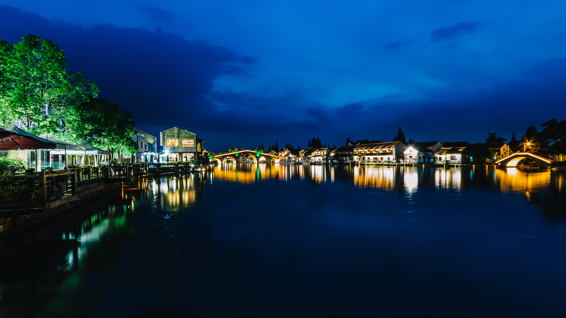 ['朱家角古镇夜景 江南水乡 高清壁纸 乌篷船 灯笼']