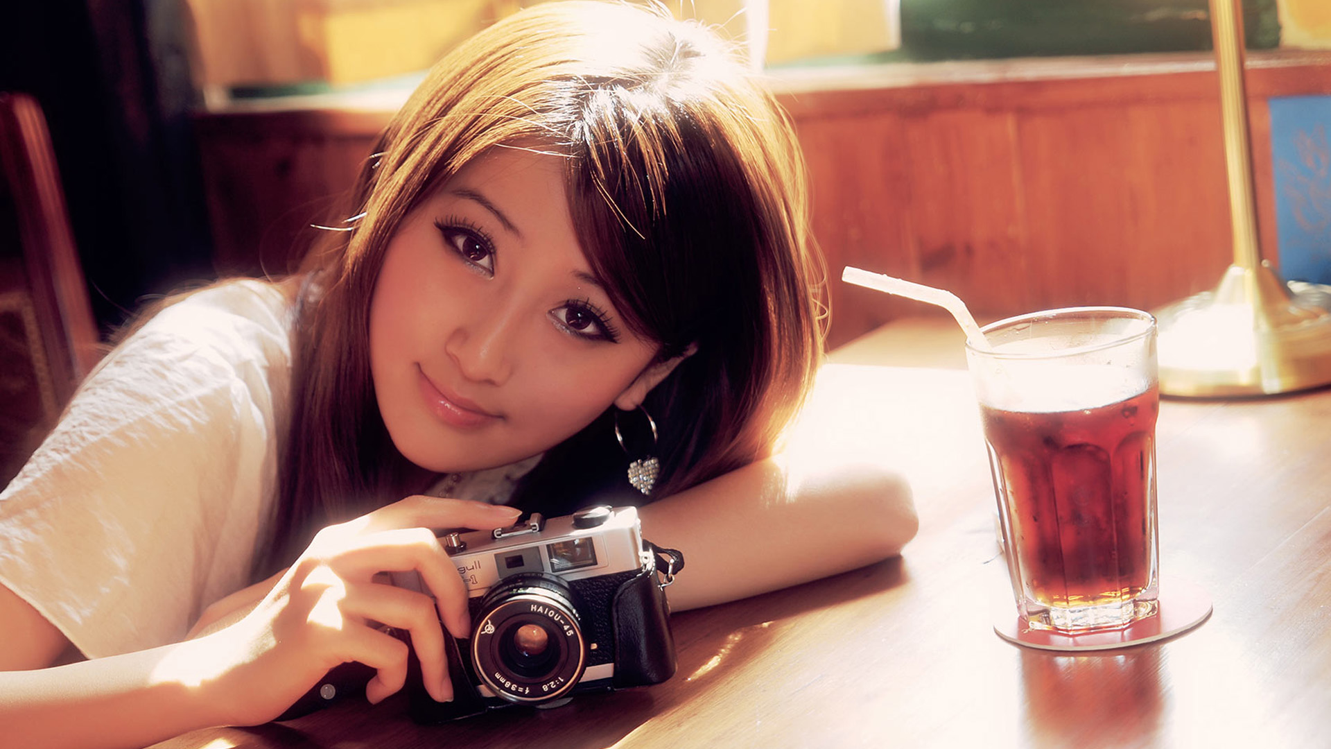 ['清纯美女 午后阳光 高清壁纸 唯美写真 小清新']