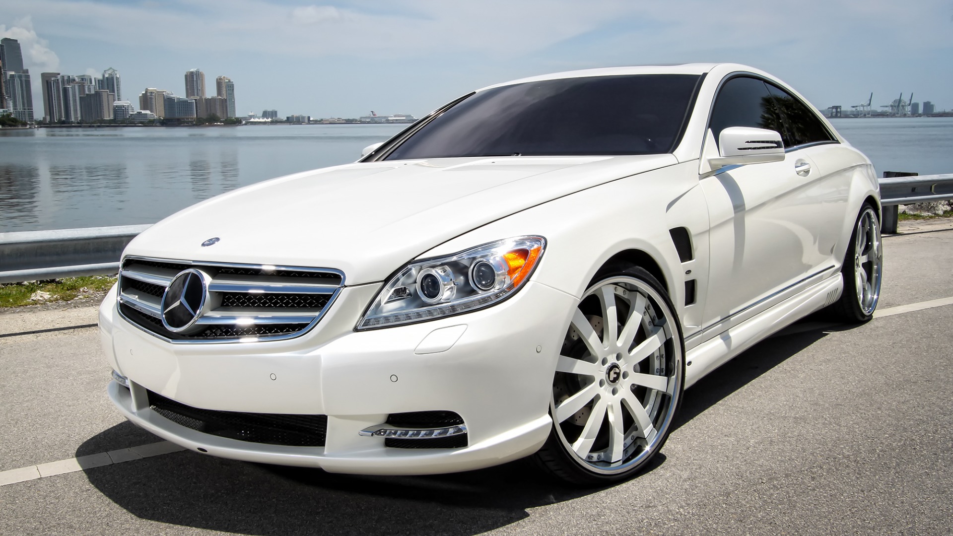 ['奔驰 AMG CL63 V8 白色车壁纸 梅赛德斯 汽车摄影']