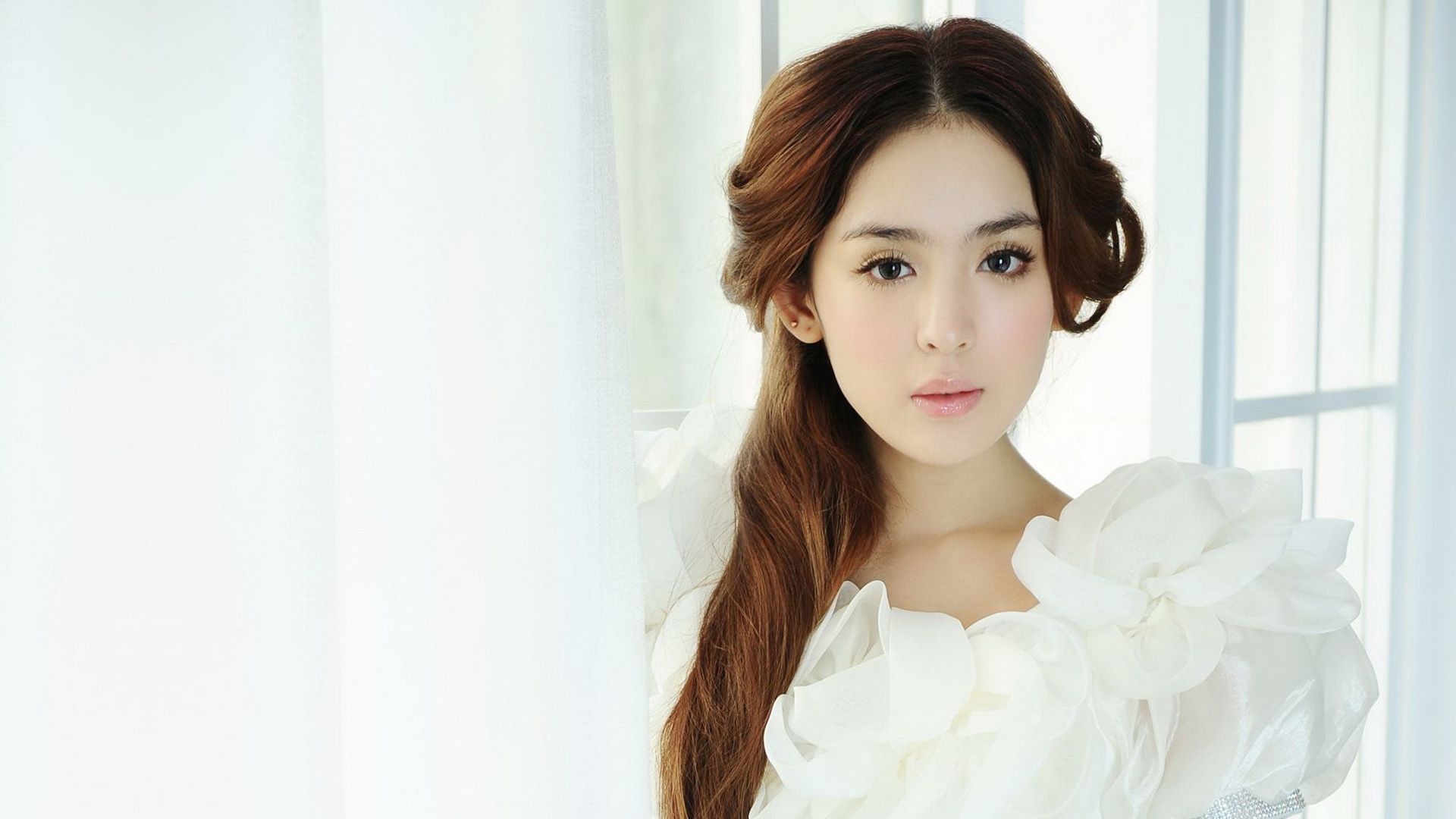 ['古力娜扎 明星写真 高清桌面壁纸 异域风 演技派女演员']