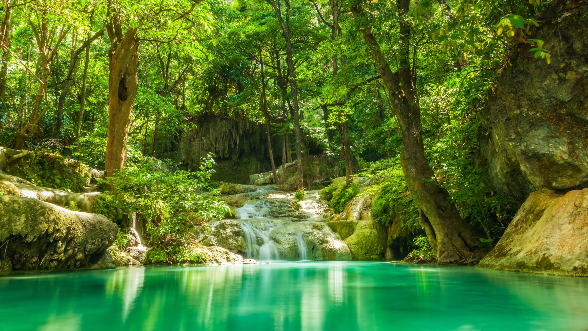 ['夏日自然风景壁纸 森林湖泊溪流瀑布怪石风光']