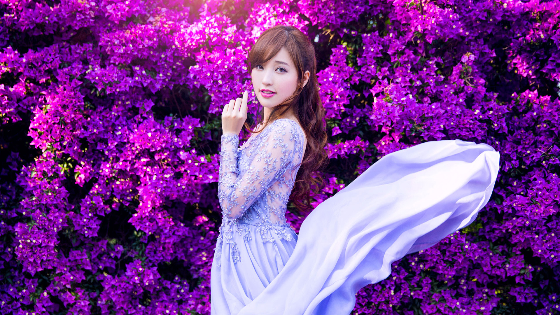 ['金莎 美女写真 紫色花海 高清桌面壁纸']