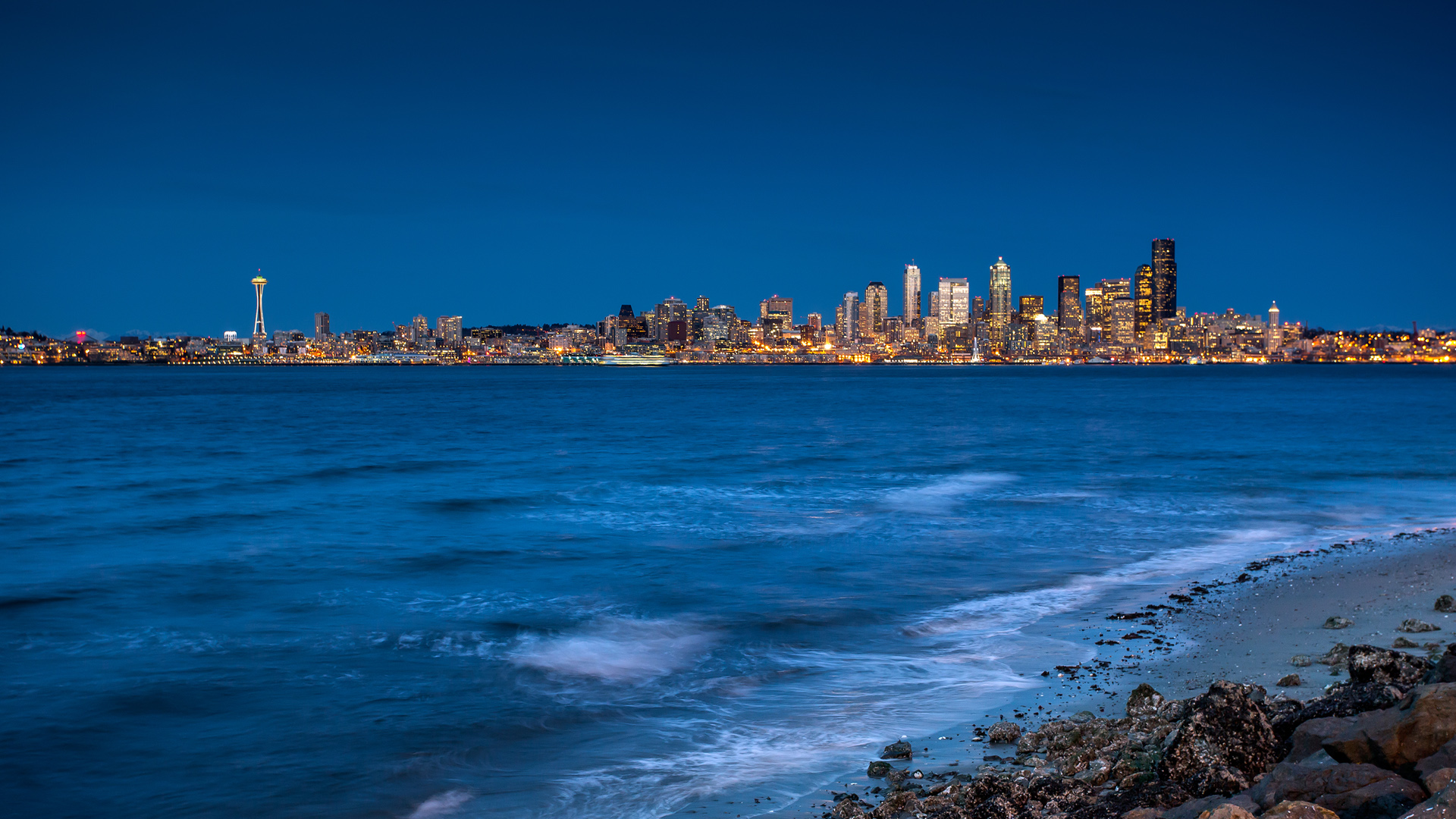 ['海滨城市风景 边城风光 2K壁纸 夜景摄影']