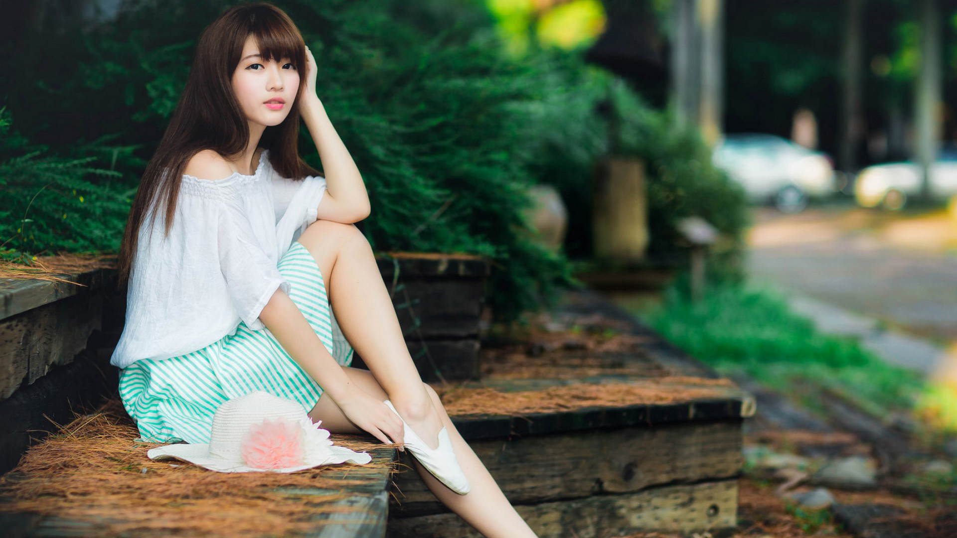 ['高清清新美女写真壁纸精选 桌面装饰']