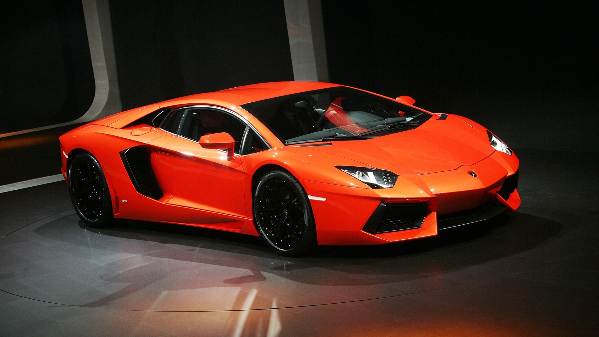 ['兰博基尼 Aventador 橙色 LP700-4 高清壁纸']