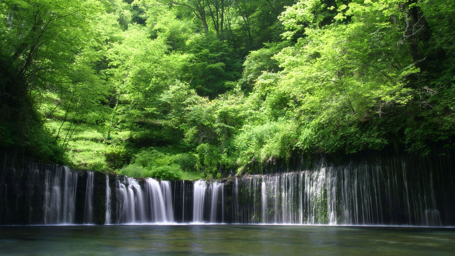 ['瀑布流水 高清自然风景桌面壁纸 4K手绘山水画动态背景']