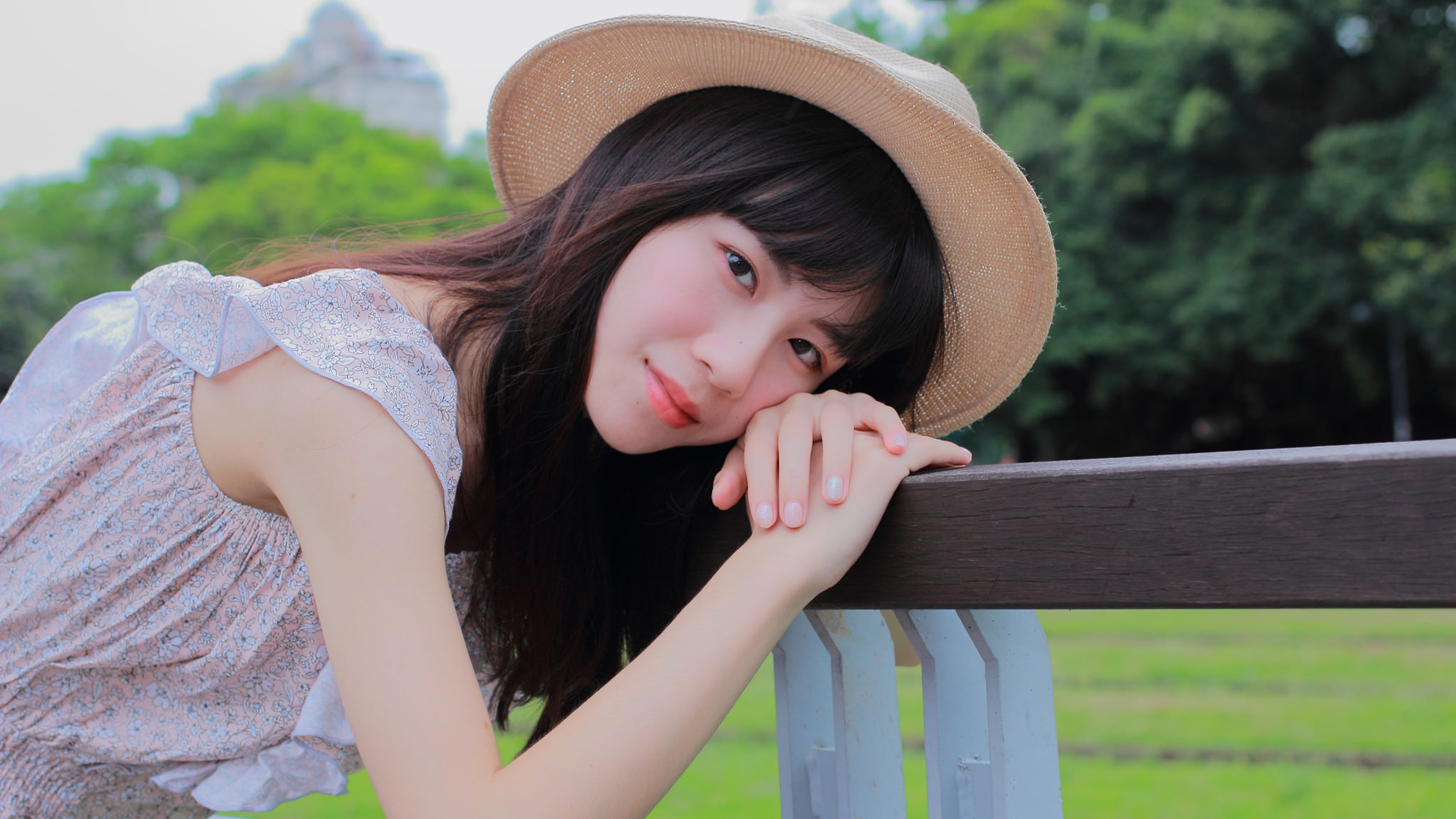['清纯邻家女孩 梁家瑜 高清电脑壁纸下载']